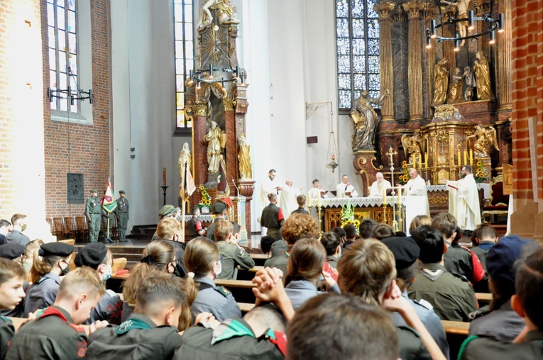 Poświęcenie tryptyku dla harcerzy