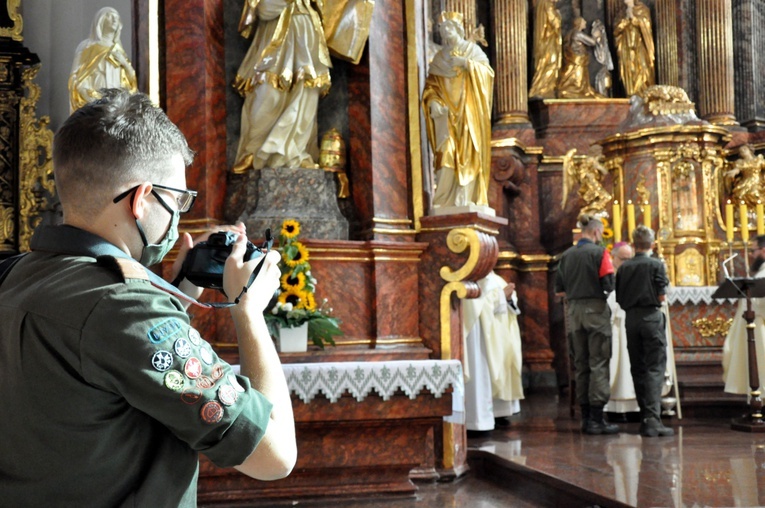 Poświęcenie tryptyku dla harcerzy