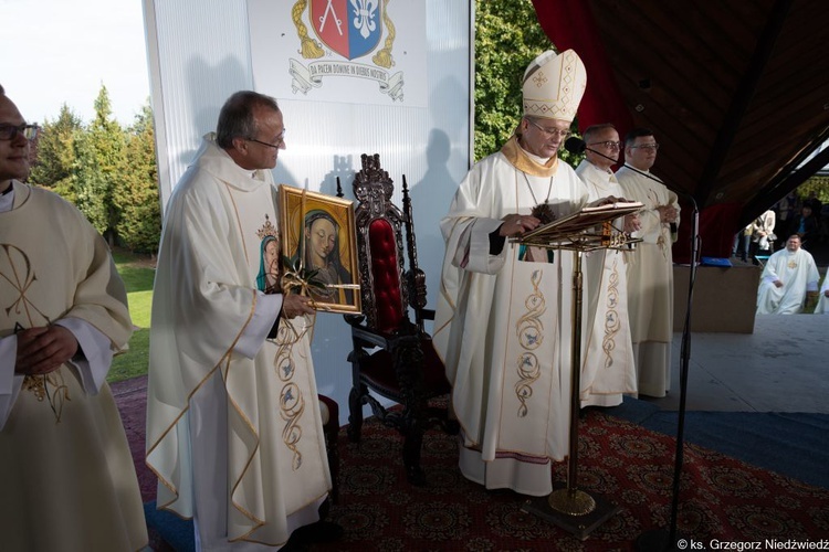 Pielgrzymka Żywego Różańca w Rokitnie