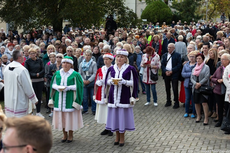 Pielgrzymka Żywego Różańca w Rokitnie