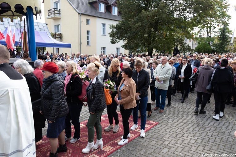 Pielgrzymka Żywego Różańca w Rokitnie