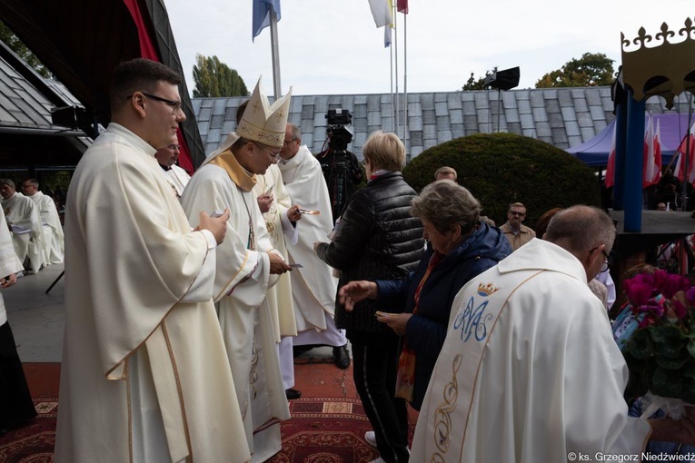 Pielgrzymka Żywego Różańca w Rokitnie