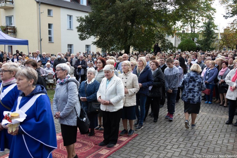 Pielgrzymka Żywego Różańca w Rokitnie