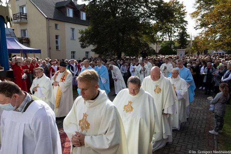 Pielgrzymka Żywego Różańca w Rokitnie