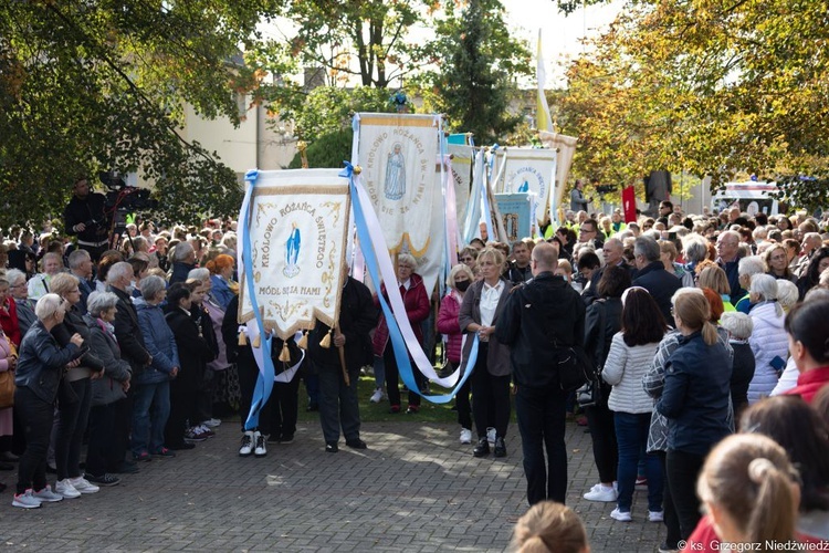 Pielgrzymka Żywego Różańca w Rokitnie