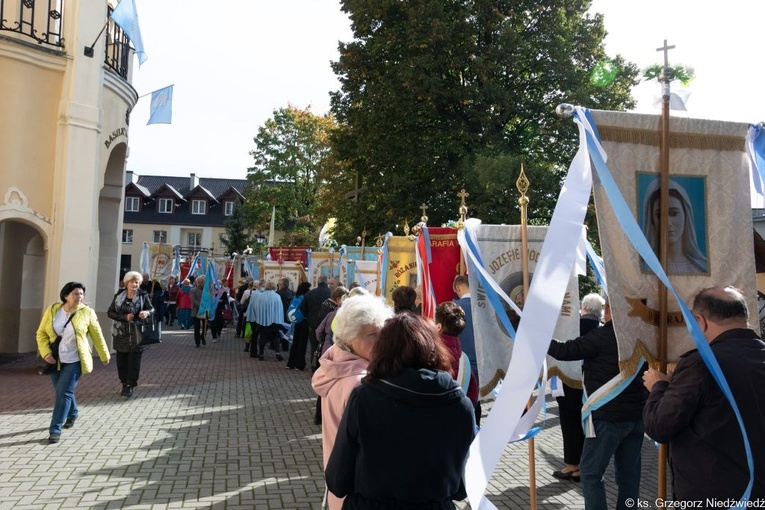 Pielgrzymka Żywego Różańca w Rokitnie