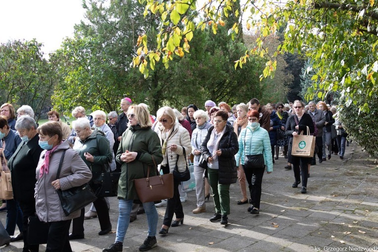 Pielgrzymka Żywego Różańca w Rokitnie