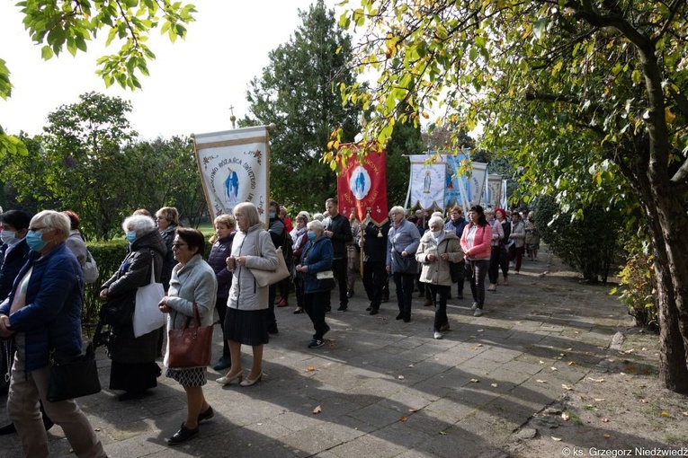 Pielgrzymka Żywego Różańca w Rokitnie