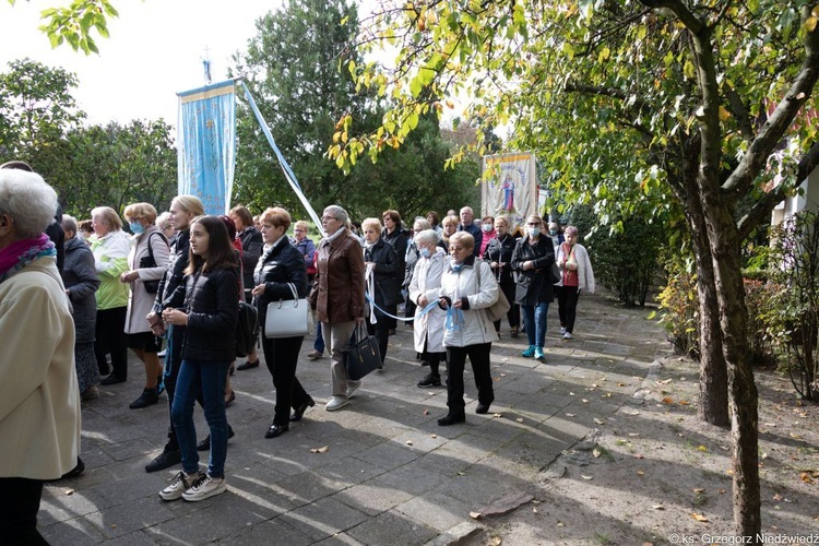 Pielgrzymka Żywego Różańca w Rokitnie