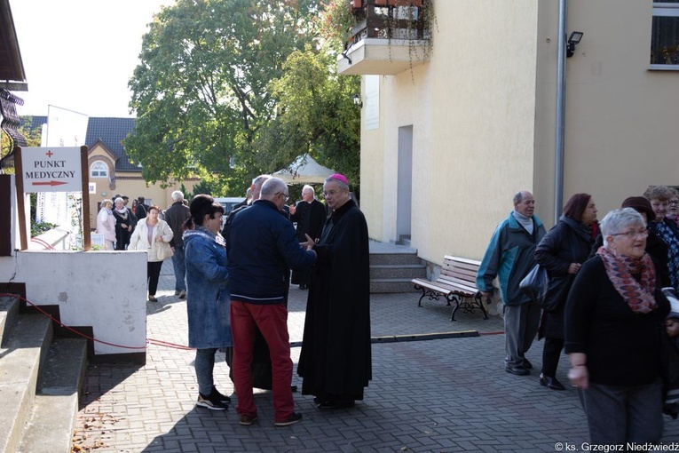 Pielgrzymka Żywego Różańca w Rokitnie
