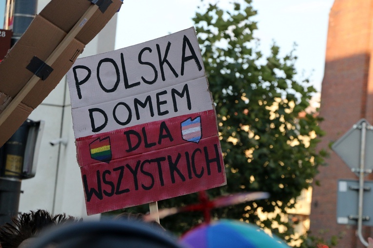 13. Marsz Równości we Wrocławiu na transparentach