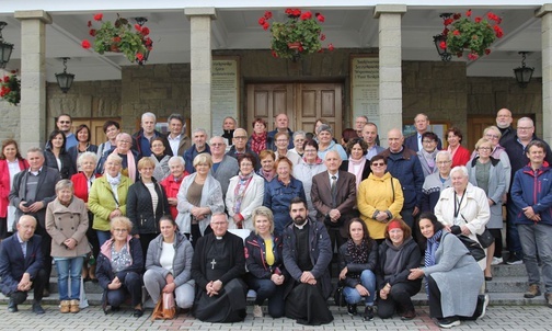 Spotkanie rodziców adopcyjnych kleryków ze Sri Lanki w Szczyrku na Górce.