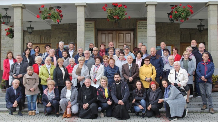 Spotkanie rodziców adopcyjnych kleryków ze Sri Lanki w Szczyrku na Górce.