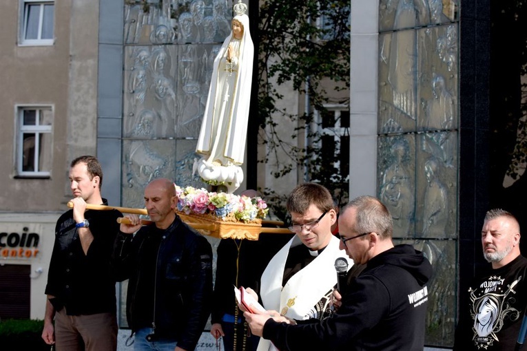 Zaczęli październik z różańcem na ulicy