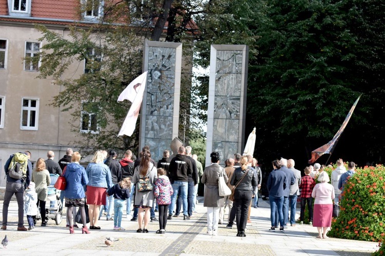 Zaczęli październik z różańcem na ulicy