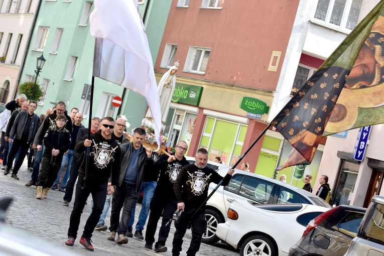 Zaczęli październik z różańcem na ulicy