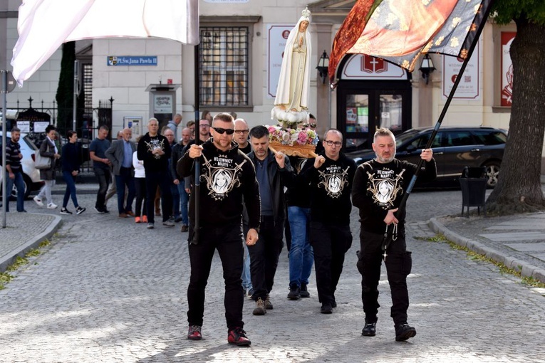 Zaczęli październik z różańcem na ulicy