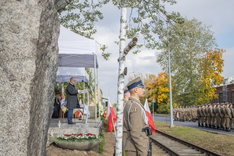 ​"Tędy przeszła dumna i niepokorna Warszawa"