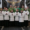 Klerycy III roku wraz z moderatorami Gdańskiego Seminarium Duchownego.