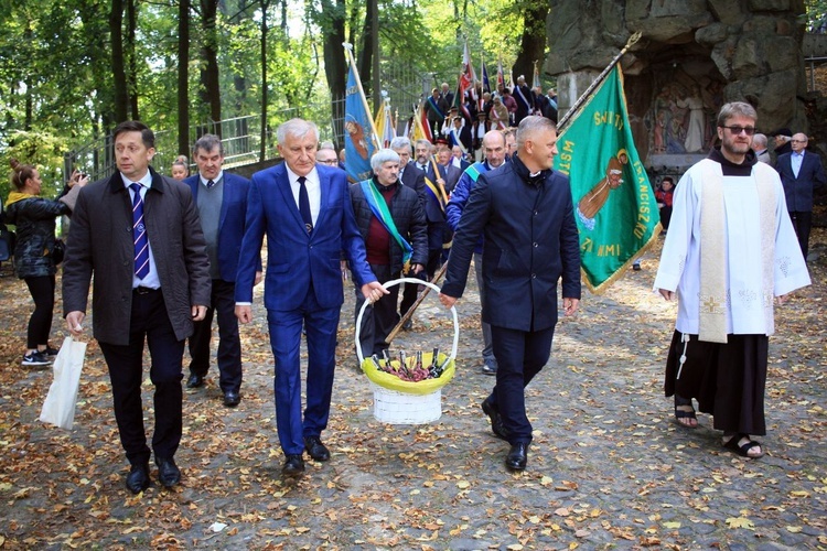 Pielgrzymka hodowców gołębi pocztowych i orkiestr kalwaryjskich