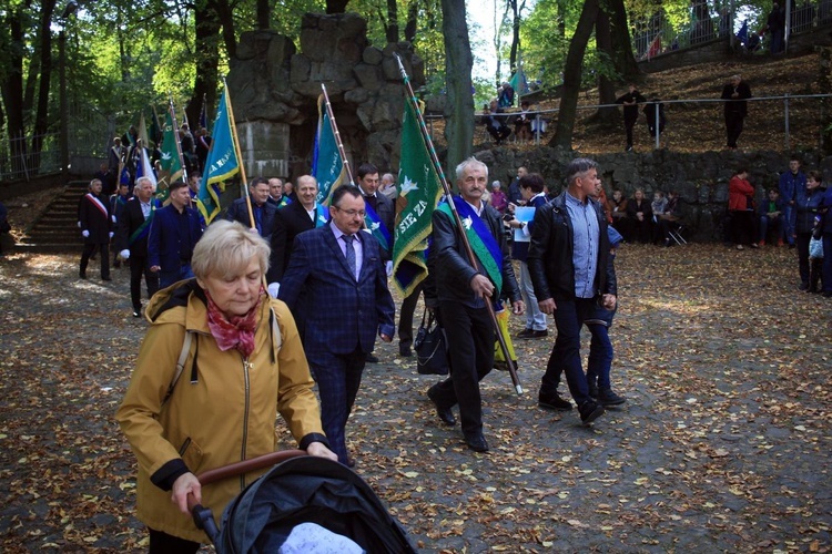 Pielgrzymka hodowców gołębi pocztowych i orkiestr kalwaryjskich