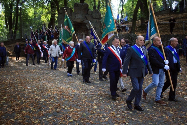 Pielgrzymka hodowców gołębi pocztowych i orkiestr kalwaryjskich