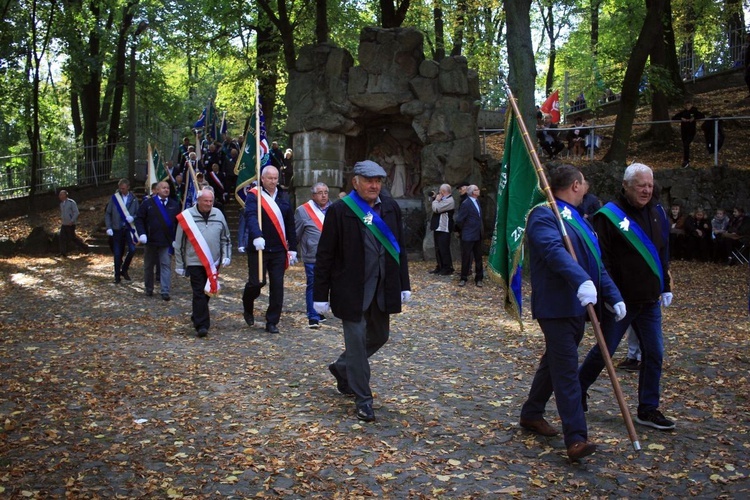 Pielgrzymka hodowców gołębi pocztowych i orkiestr kalwaryjskich