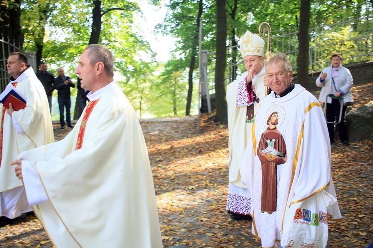 Pielgrzymka hodowców gołębi pocztowych i orkiestr kalwaryjskich