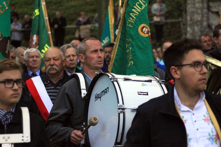 Pielgrzymka hodowców gołębi pocztowych i orkiestr kalwaryjskich