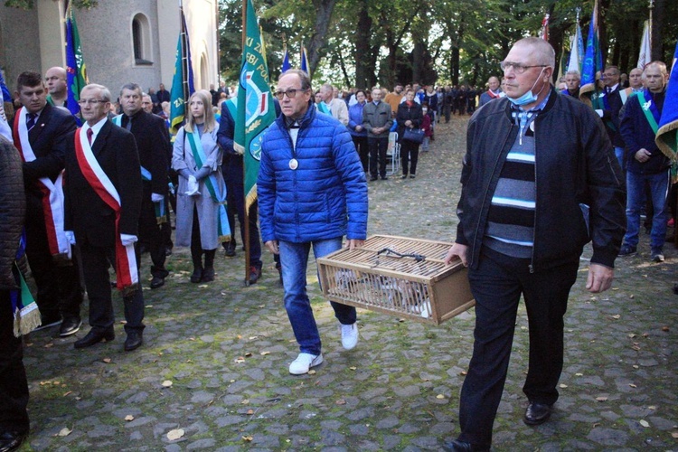 Pielgrzymka hodowców gołębi pocztowych i orkiestr kalwaryjskich