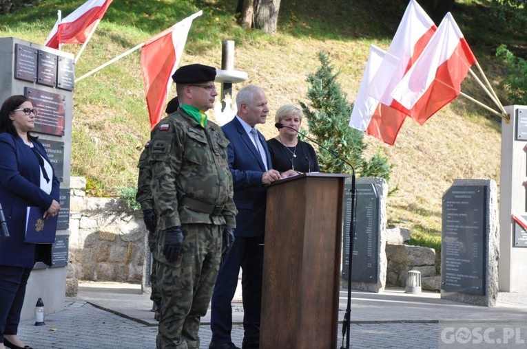 Zielona Góra-Łężyca. Obchody przy pomniku Ofiar Ludobójstwa  