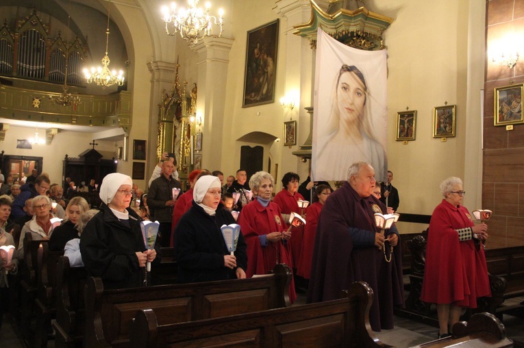 Nowy Sącz. Procesja różańcowa do pięciu kościołów