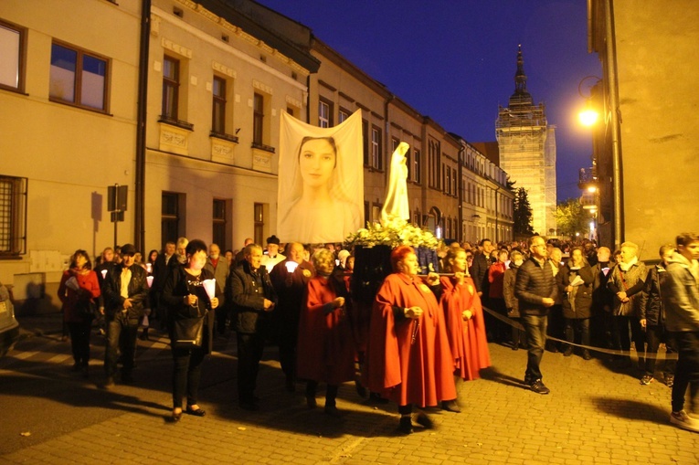 Nowy Sącz. Procesja różańcowa do pięciu kościołów