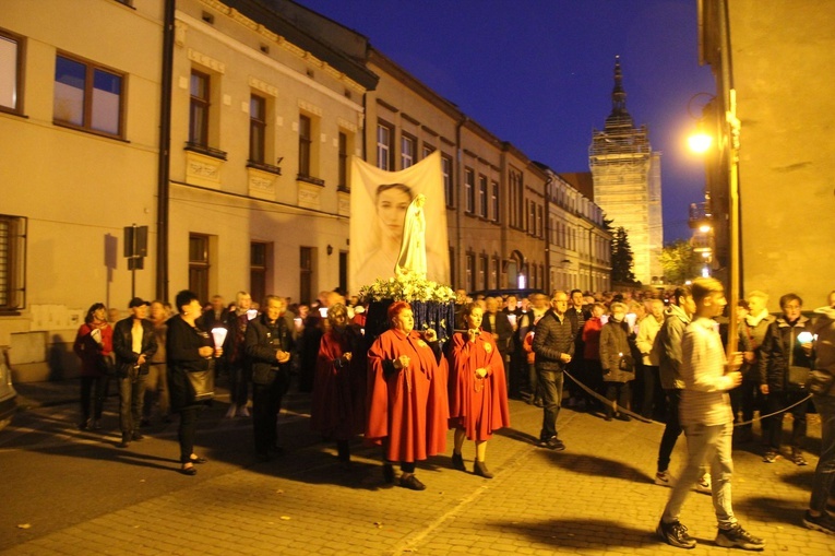 Nowy Sącz. Procesja różańcowa do pięciu kościołów
