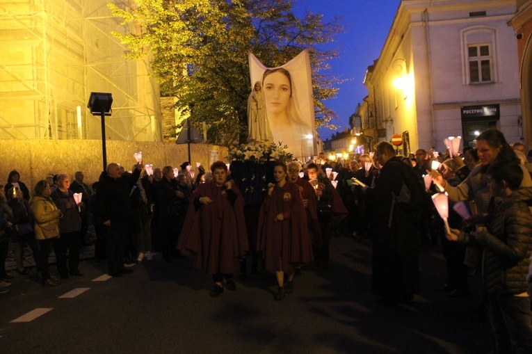 Nowy Sącz. Procesja różańcowa do pięciu kościołów