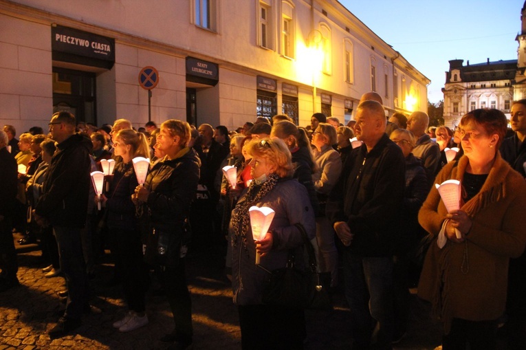 Nowy Sącz. Procesja różańcowa do pięciu kościołów