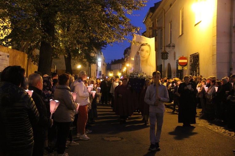 Nowy Sącz. Procesja różańcowa do pięciu kościołów