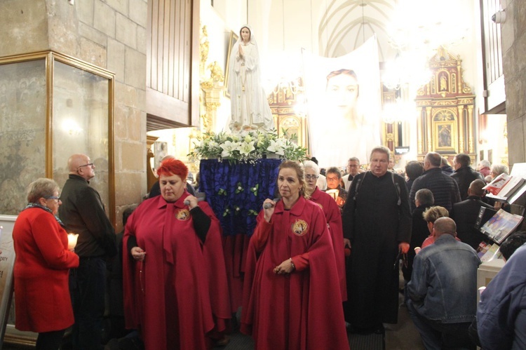 Nowy Sącz. Procesja różańcowa do pięciu kościołów