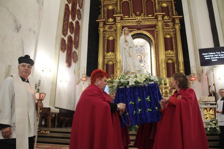 Nowy Sącz. Procesja różańcowa do pięciu kościołów