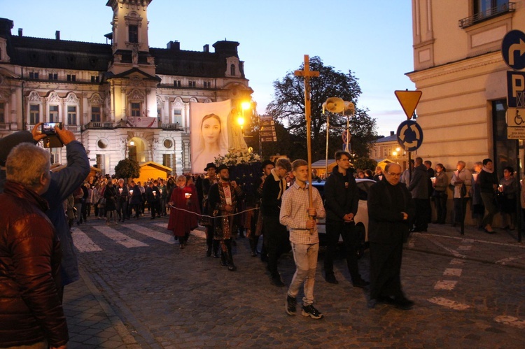 Nowy Sącz. Procesja różańcowa do pięciu kościołów