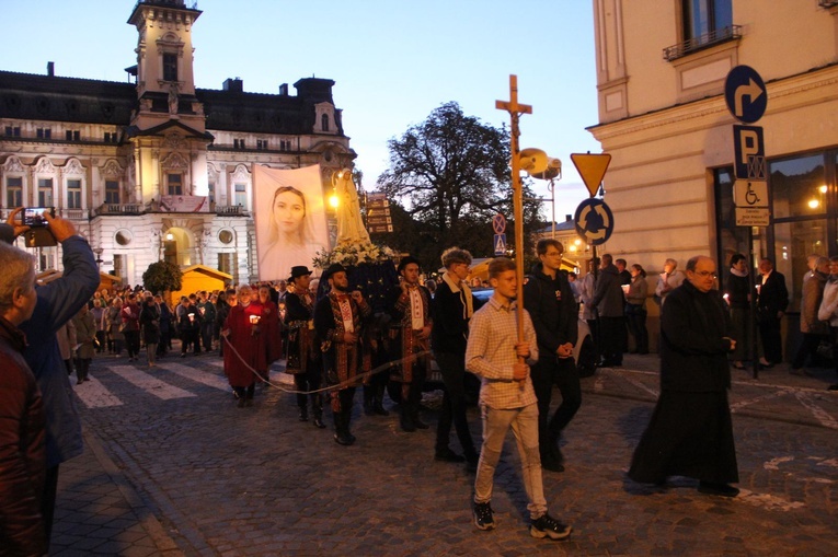 Nowy Sącz. Procesja różańcowa do pięciu kościołów