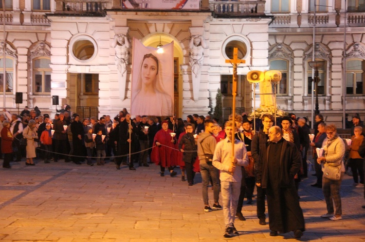Nowy Sącz. Procesja różańcowa do pięciu kościołów
