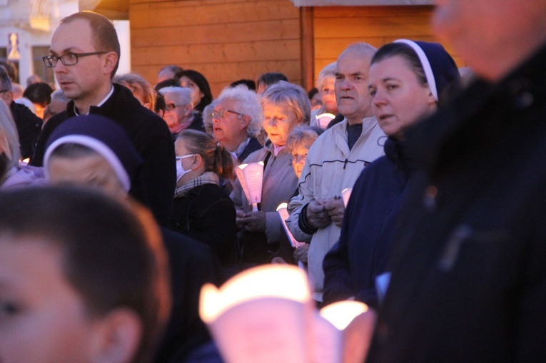 Nowy Sącz. Procesja różańcowa do pięciu kościołów