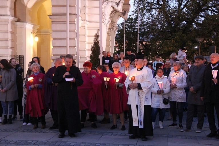 Nowy Sącz. Procesja różańcowa do pięciu kościołów