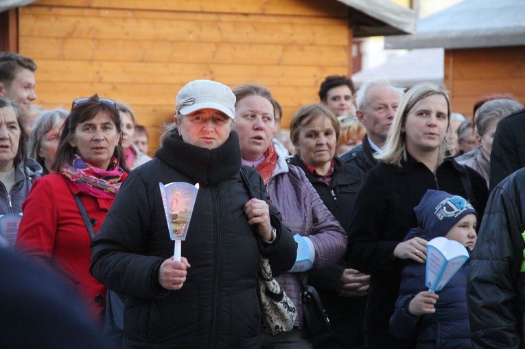 Nowy Sącz. Procesja różańcowa do pięciu kościołów