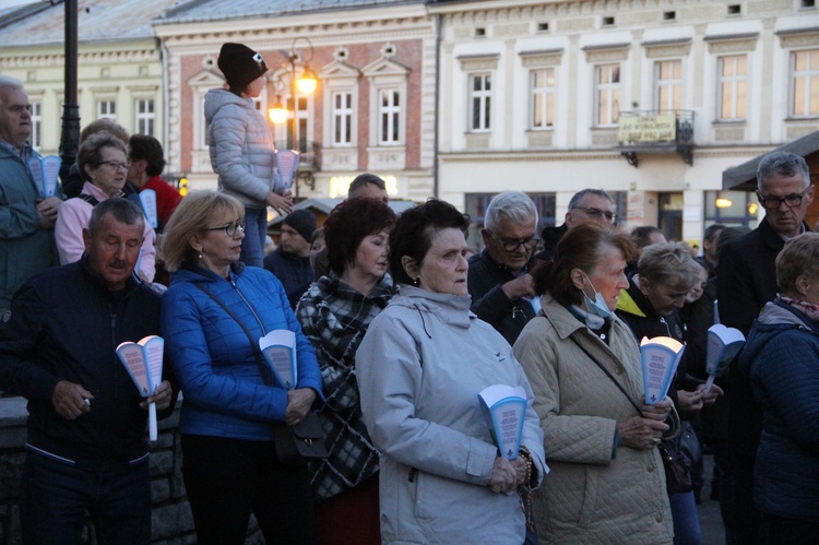 Nowy Sącz. Procesja różańcowa do pięciu kościołów