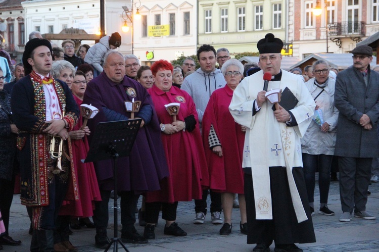 Nowy Sącz. Procesja różańcowa do pięciu kościołów