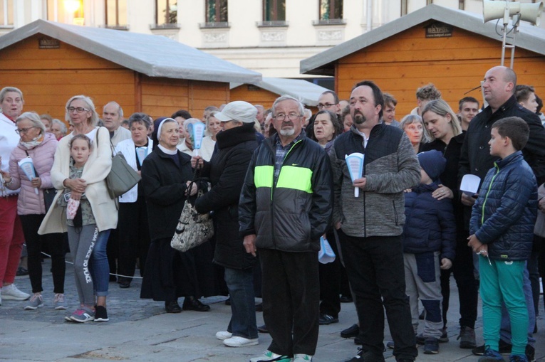 Nowy Sącz. Procesja różańcowa do pięciu kościołów