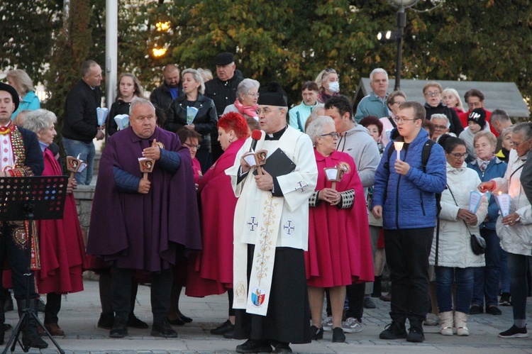 Nowy Sącz. Procesja różańcowa do pięciu kościołów
