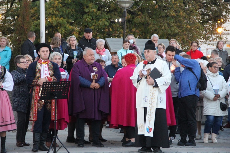 Nowy Sącz. Procesja różańcowa do pięciu kościołów